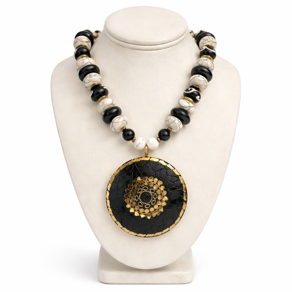 Elegant Black and Gold Pendant Necklace
